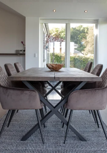 HOUSE NORDIC Toulon og Harbo spisebordsst, 1 spisebord, 6 spisebordsstole - lysebrun velour/brun eg