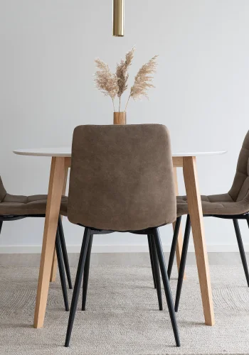 HOUSE NORDIC Vojens og Middelfart spisebordsst, 1 spisebord, 4 spisebordsstole - brun/hvid MDF