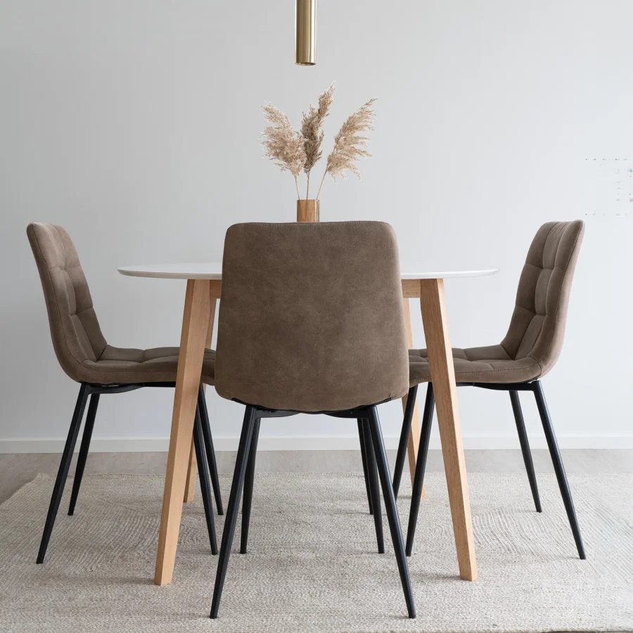 HOUSE NORDIC Vojens og Middelfart spisebordsst, 1 spisebord, 4 spisebordsstole - brun/hvid MDF