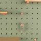 ZUIVER Bundy Pegboard organizer - grn jern og bambustr