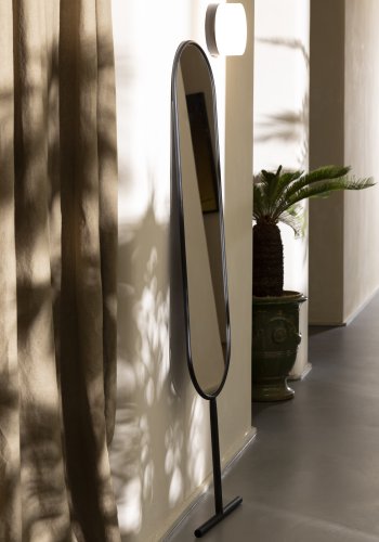 ZUIVER Tess gulvspejl, oval - spejlglas og sort stl (165x38,5)