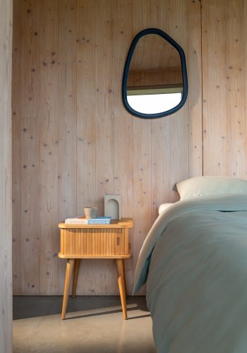 ZUIVER Looks S vgspejl, organisk - spejlglas og navy bl mangotr (67x49)