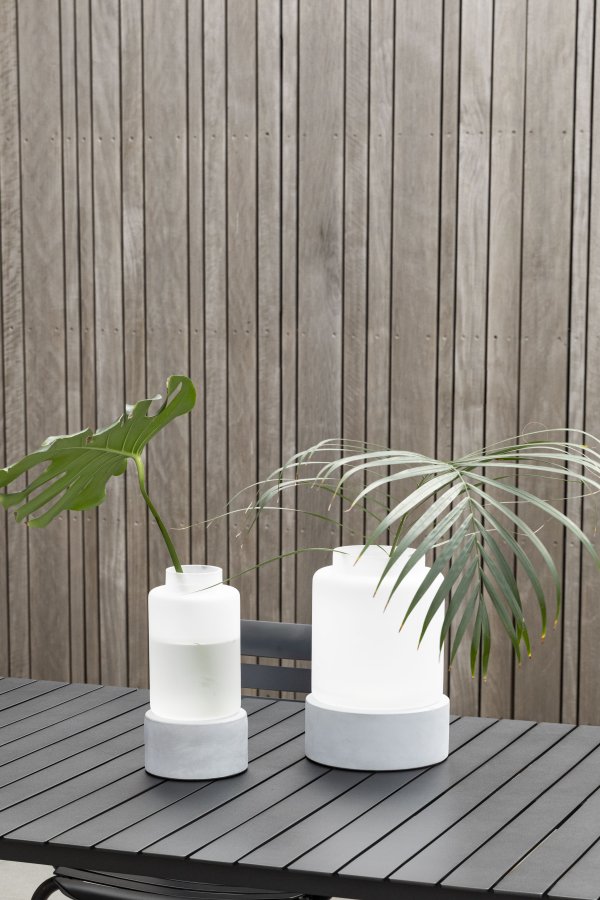 ZUIVER Reina L vase, rund, m. lys, genopladelig - glas og gr beton