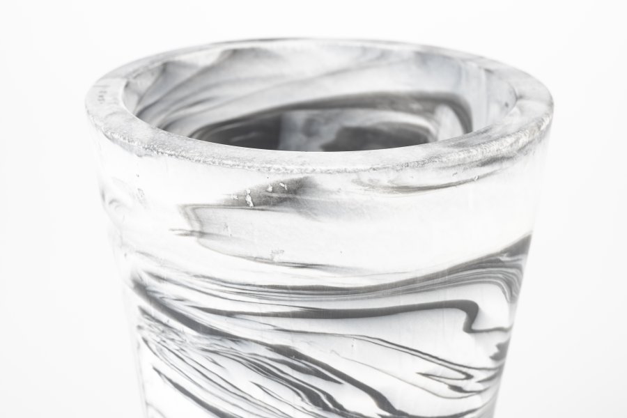 ZUIVER Conic vase M, rund - hvid og sort harpiks