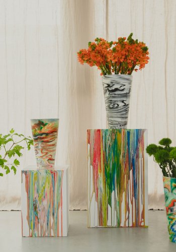 ZUIVER Conic vase M, rund - hvid og sort harpiks