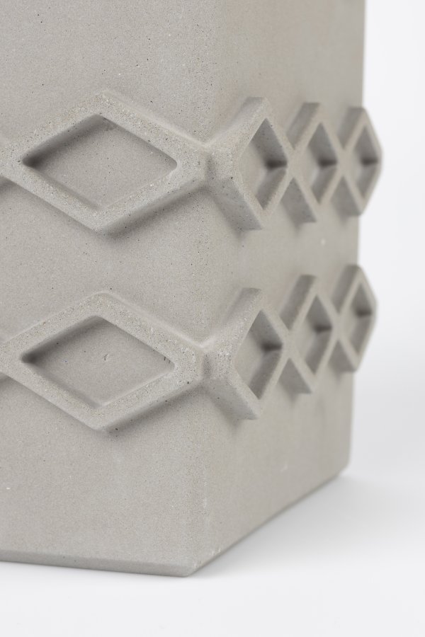 ZUIVER Graphic vase, kvadratisk - gr beton