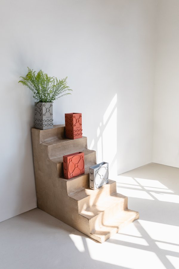 ZUIVER Graphic vase, kvadratisk - gr beton