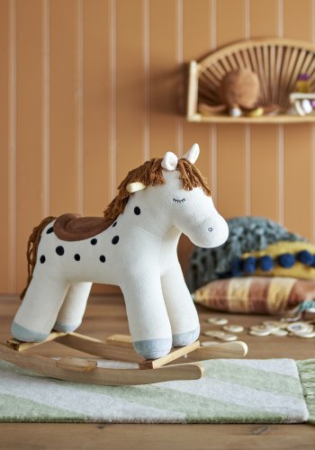 BLOOMINGVILLE MINI Merlen gyngehest - hvid polyester og natur bgetr