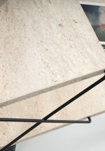 FUNZI LIVING Cross natbord, m. bundhylde - travertin melamin og sort bg (50x40)