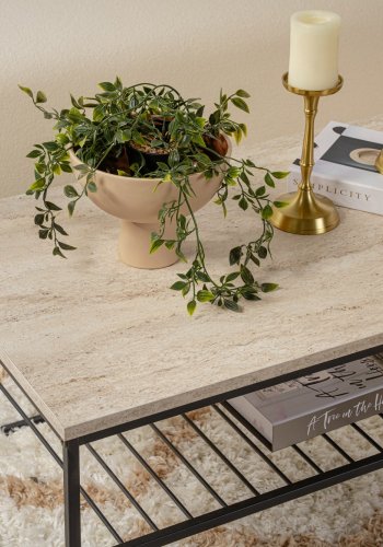 NORDVÄRK Asude sofabord, m. 1 hylde - travertin melamin og sort metal (95x55)