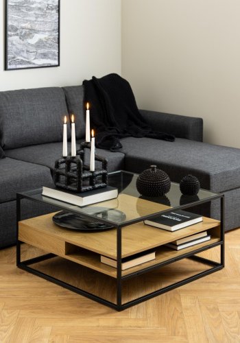 ACT NORDIC Randolf sofabord, m. 2 hylder - klar glas, natur vild eg melamin, mat sort stl (80x80)