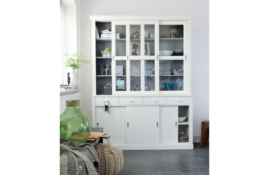 WOOOD Lagos vitrineskab, m. 6 skydelger og 4 skuffer - glas og hvid fyrretr