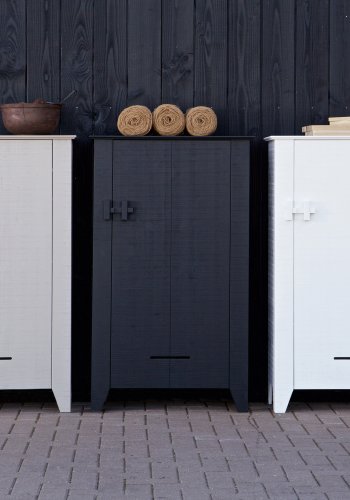 WOOOD Gus bondeskab, m. 1 lge og 3 hylder - sort fyrretr