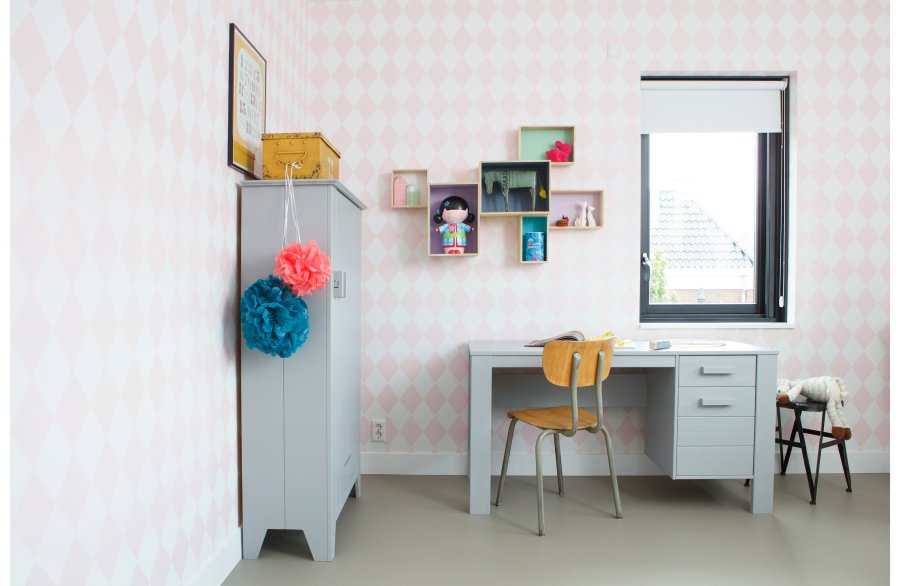 WOOOD Dennis skrivebord, m. 1 lge, 1 hylde og 1 skuffe - betongr fyrretr (141x59)