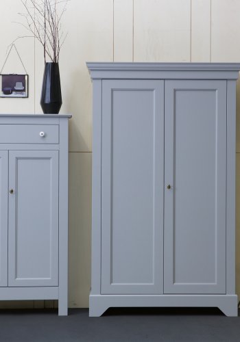 WOOOD Isabel skab, m. 2 lger og 4 hylder - betongr fyrretr og melamin