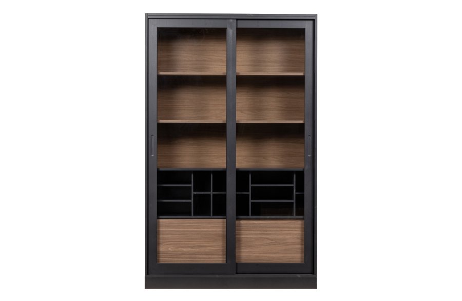 WOOOD James vitrineskab, m. 4 skydelger - glas, sort fyrretr og valnddeprint