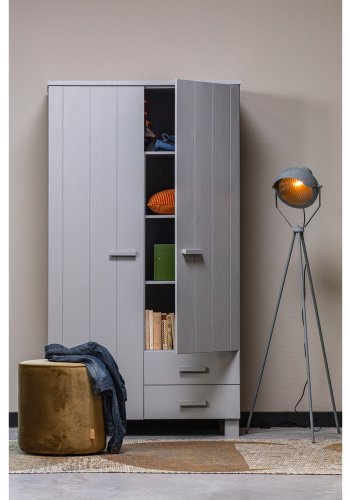 WOOOD Dennis garderobeskab, m. 2 lger, 3 hylder og 2 skuffer - beton gr fyrretr og melamin