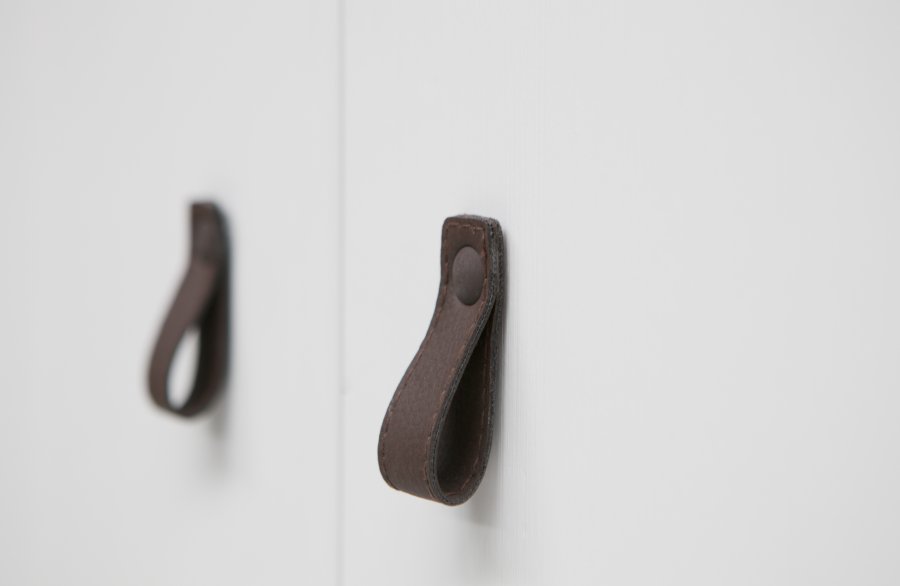 WOOOD Ties garderobeskab, m. 2 lger, 4 hylder og 1 bjlestang - hvid fyrretr og melamin