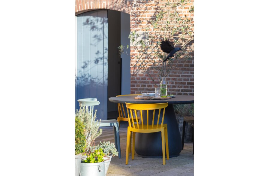 WOOOD Bliss spisebordsstol, stabelbar - okker plastik