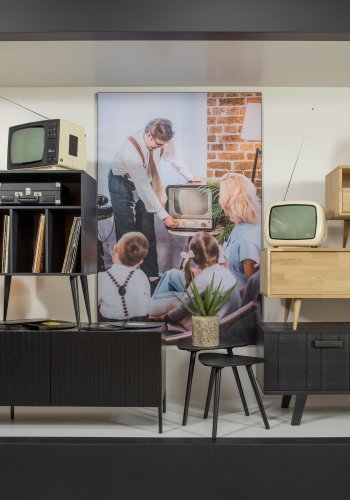 WOOOD EXCLUSIVE James musik reol, small - sort fyrretr og valnddeprint (60x44)