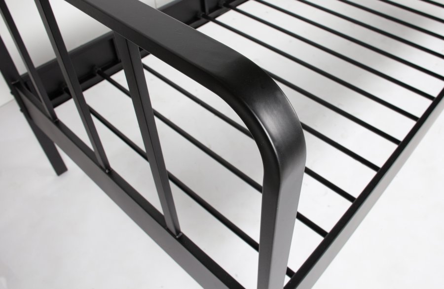 WOOOD Mees junior sengeramme, m. lamelbund - sort stl (200x90)