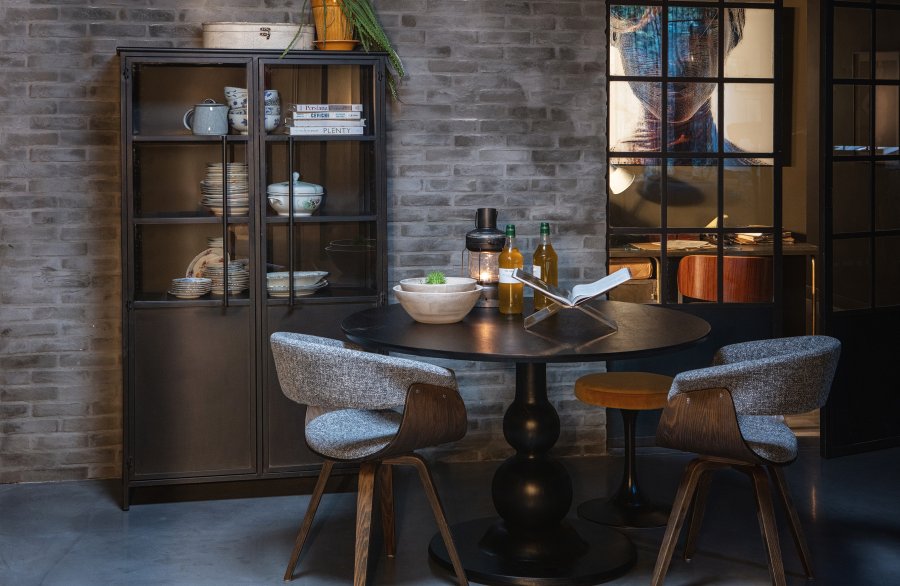 BEPUREHOME Collection vitrineskab, m. 2 lger og 4 hylder - glas og sort jern