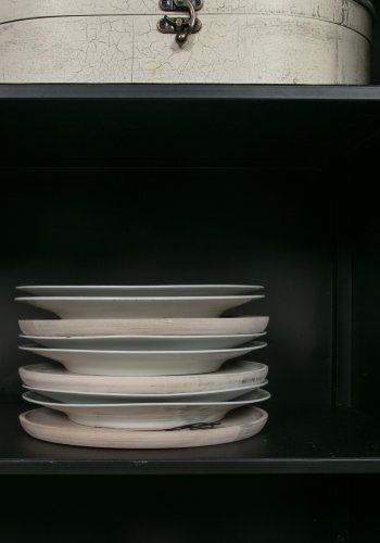 BEPUREHOME Collection vitrineskab, m. 2 lger og 4 hylder - glas og sort jern