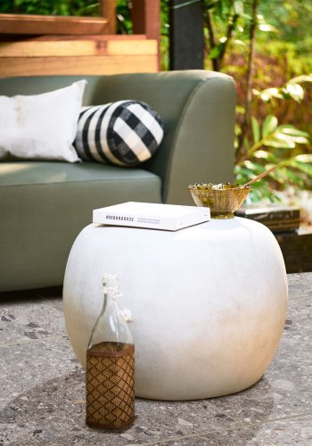 VTWONEN Pebble sofabord til inde og ude, rund - hvid fiberler (50)