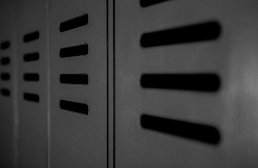 WOOOD Stijn Locker garderobeskab, m. 2 lger og 8 hylder - sort fyrretr