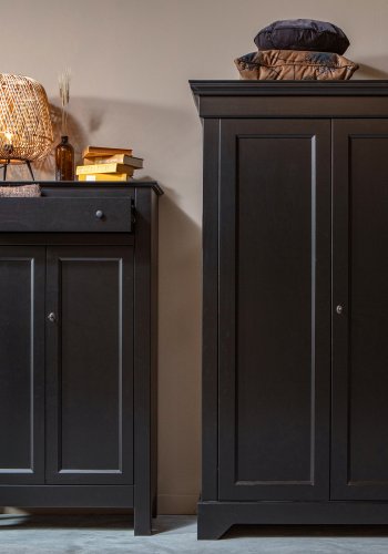 WOOOD Eva skab, m. 2 lger, 1 skuffe og 2 hylder - sort fyrretr