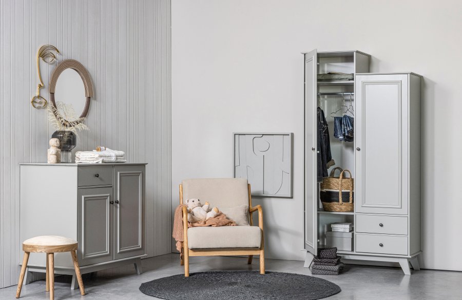 WOOOD Lily garderobeskab, m. 2 lger, 2 skuffe, 5 hylder og 1 bjlestang - varm gr fyrretr