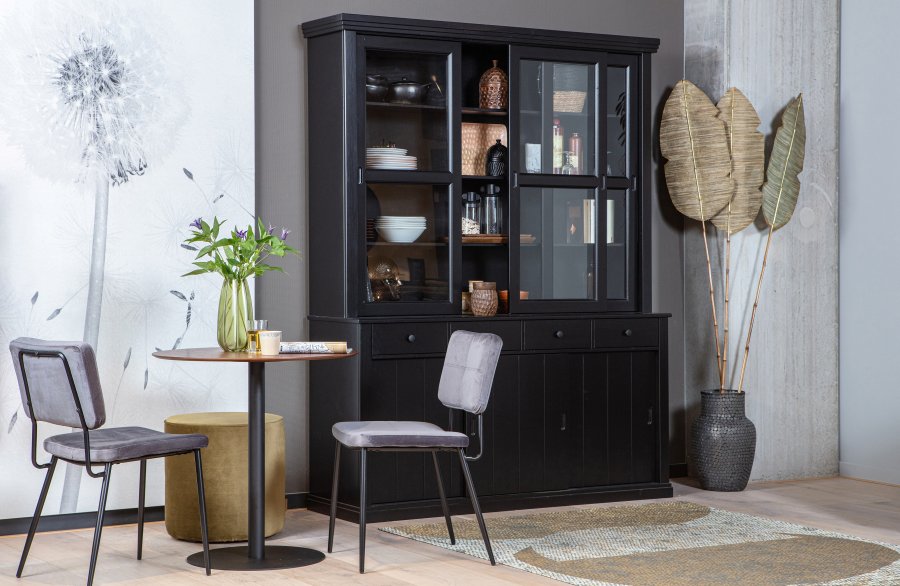 WOOOD Lagos vitrineskab, m. 6 skydelger og 4 skuffer - glas og sort fyrretr
