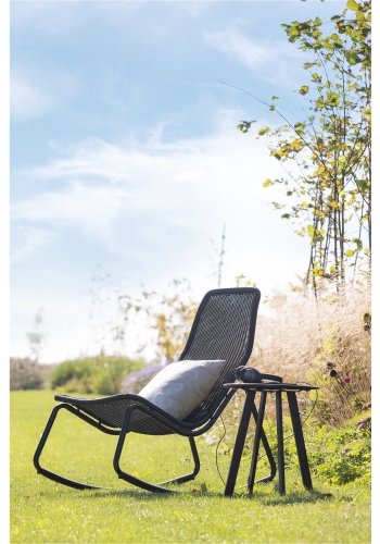 WOOOD Tom udendrs gyngestol - sort polyethylen og sort metal