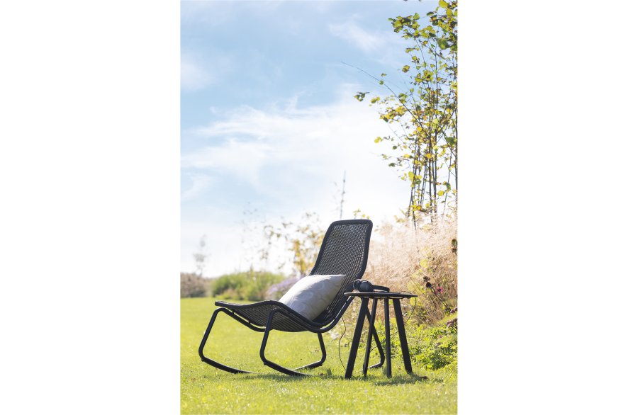 WOOOD Tom udendrs gyngestol - sort polyethylen og sort metal