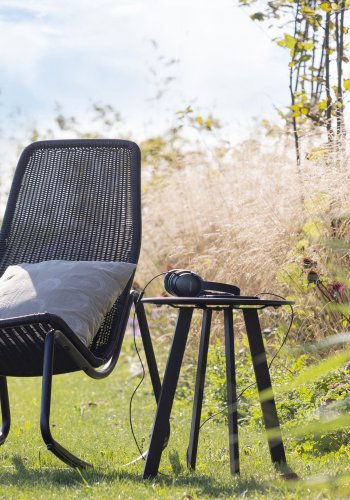 WOOOD Tom udendrs gyngestol - sort polyethylen og sort metal
