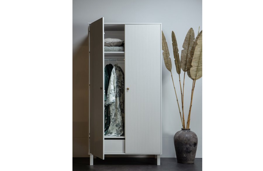 WOOOD Madu garderobeskab, m. 2 lger, 1 skuffe, 3 hylder, 1 bjlestang - skygr fyrretr og metal