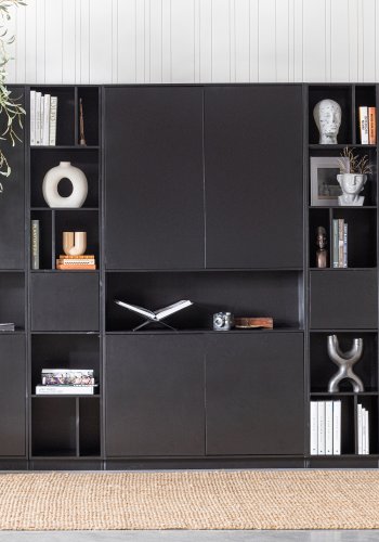 WOOOD EXCLUSIVE Finca skab, m. 4 lger, 3 hylder, 1 bent rum - dyb sort fyrretr (B:110)