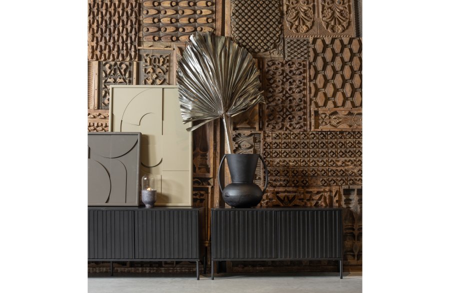 WOOOD EXCLUSIVE New Gravure TV-bord, m. 2 push to open lger - sort fyrretr og sort metal (B:100)