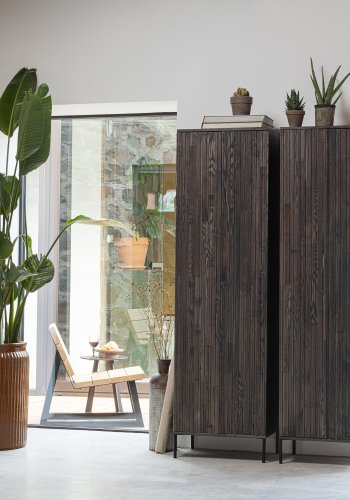 WOOOD EXCLUSIVE New Gravure skab, m. 2 push to open lger, 1 skuffe - espresso askefinér/sort metal