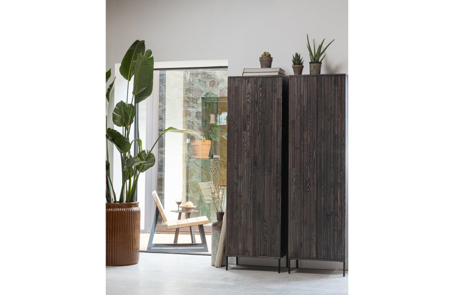 WOOOD EXCLUSIVE New Gravure skab, m. 2 push to open lger, 1 skuffe - espresso askefinér/sort metal