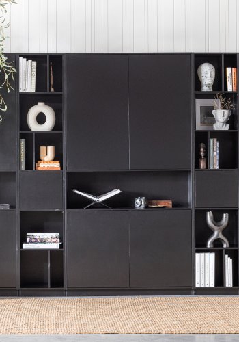 WOOOD EXCLUSIVE Finca skab, rund, hjre, m. 2 push to open lger og hylder - sort fyrretr