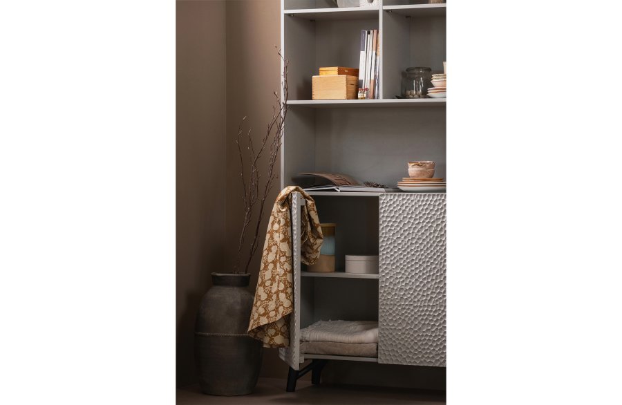 BEPUREHOME Carved reol, m. 2 lger og 6 hylder - tgegr mangotr og fyrretr