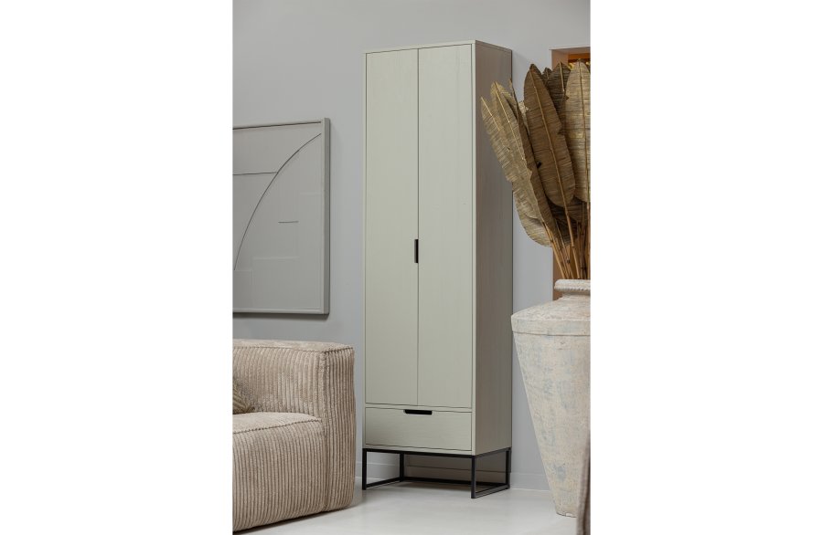 WOOOD Silas garderobeskab, 2 lger, 3 hylder, 1 skuffe - dust (gr/sand) brstet fyrretr og metal