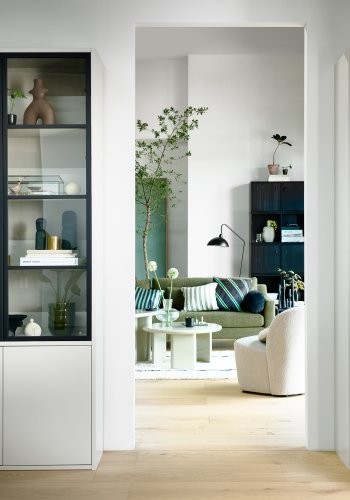 VTWONEN Basic vitrineskab, m. 4 push to open lger, 5 hylder - glas, sort metal og tgegr fyrretr