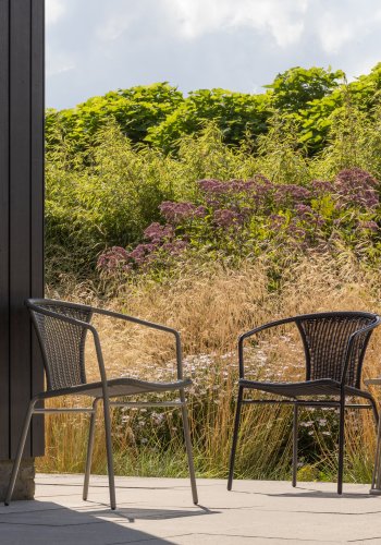 WOOOD EXCLUSIVE Weston havestol, m. armln, stabelbar - jungle polyrattan og metal