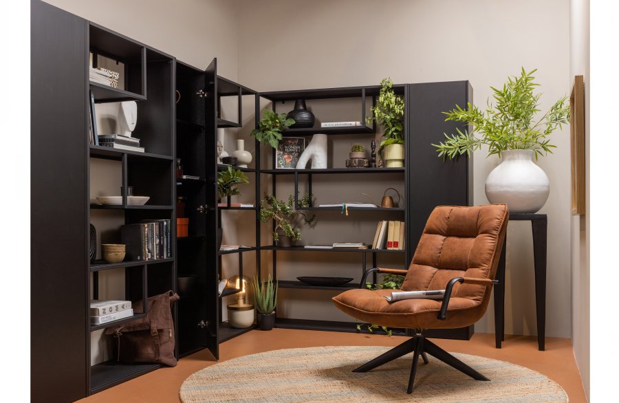 WOOOD Teun skab, m. 1 push to open lge og 4 hylder - sort fyrretr