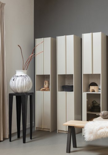 WOOOD EXCLUSIVE Basu lille skab, m. 2 lger og 5 hylder - dust og beton fyrretr