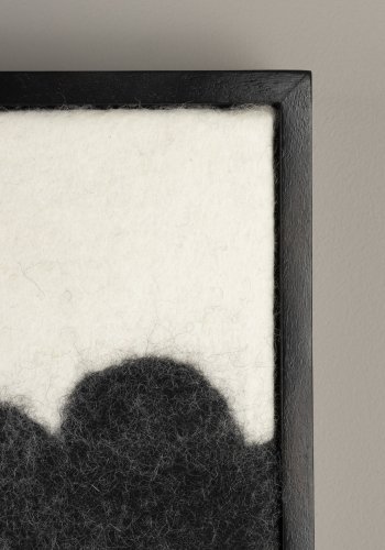 DUTCHBONE Samudra vgdekoration, rektangulr - sort uld og mangotr (94x56)