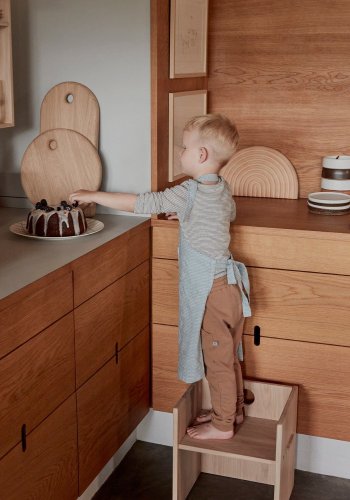 OYOY LIVING Yumi Skrebrt - Rund - Natur Egetr