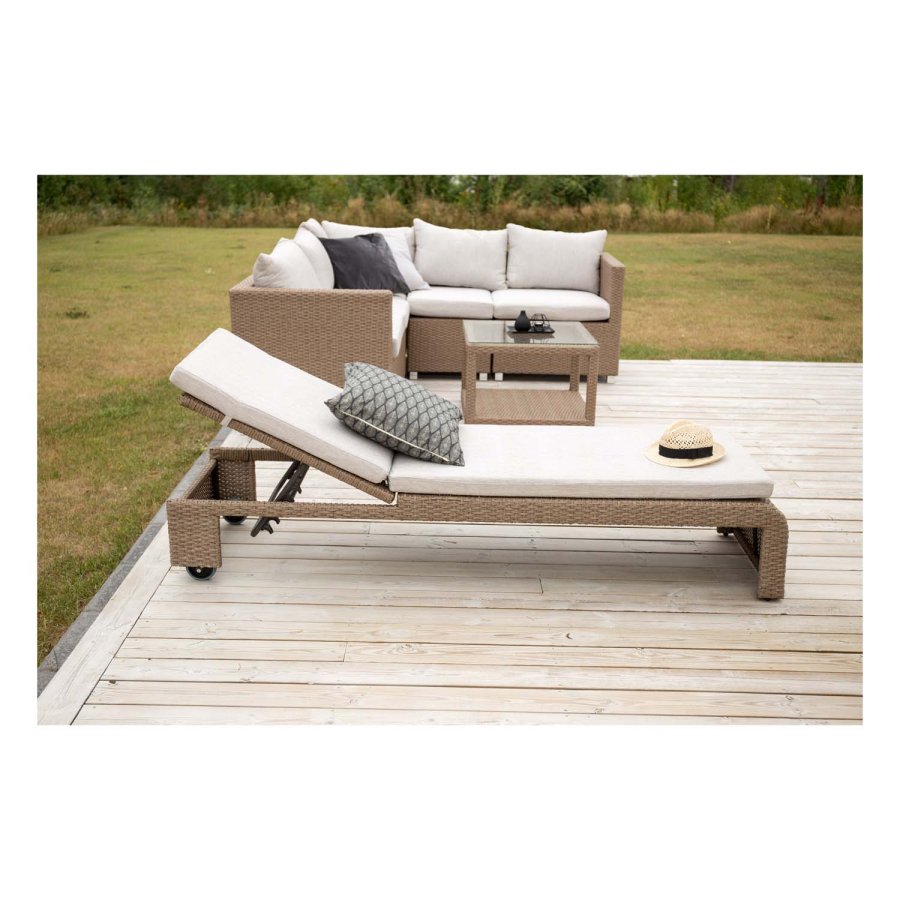 VENTURE DESIGN London udendrs liggestol m. sand stofhynde og hjul - natur rattan og aluminium 